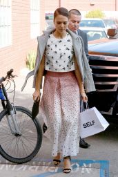 Jessica Alba Heads to a Production Building for a Meeting in Los Angeles - October 2014