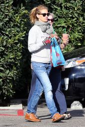 Julia Roberts Casual Style - Out in Malibu - October 2014