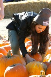 Kelli Berglund at a Pumpkin Patch in Los Angeles - October 2014