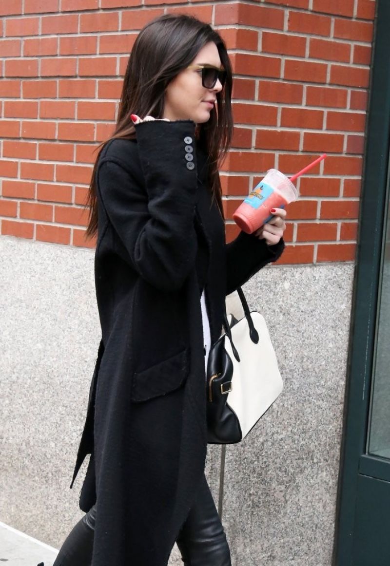 Kendall Jenner Casual Style - Out in New York City - October 2014 ...