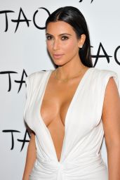 Kim Kardashian at Her Birthday Party at Tao Nightclub in Las Vegas - October 2014