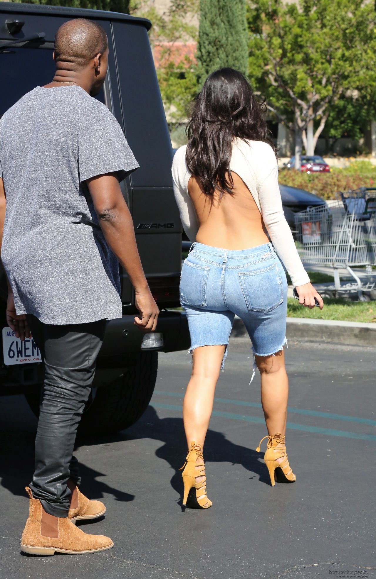 Kim Kardashian Booty In Denim - Leaving A Movie Theater In Calabasas - October 2014-7451