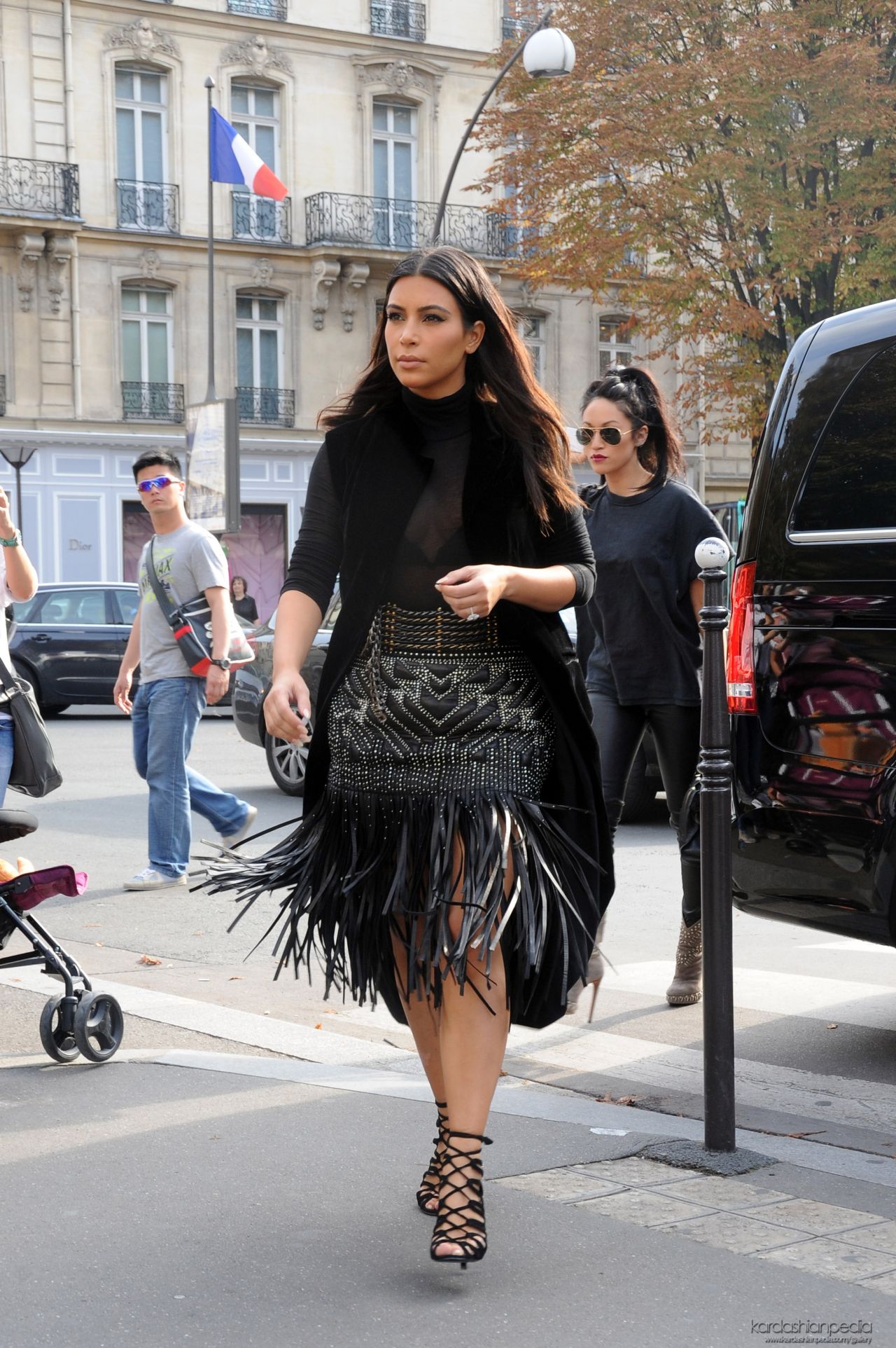 Kim Kardashian Shopping in Paris - September 2014 • CelebMafia