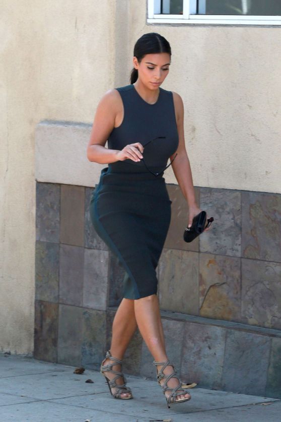 kim-kardashian-style-out-shopping-in-los-angeles-october-2014_18