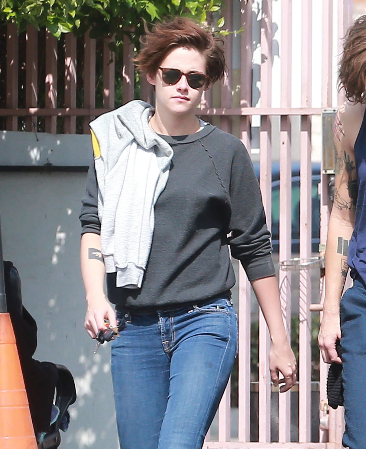 Kristen Stewart - Out With Friends in Los Angeles, Oct. 2014 • CelebMafia