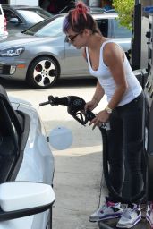Lilly Allen - Stops at a Gas station in Brentwood, Oct. 2014