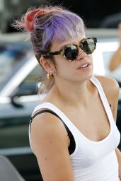 Lilly Allen - Stops at a Gas station in Brentwood, Oct. 2014