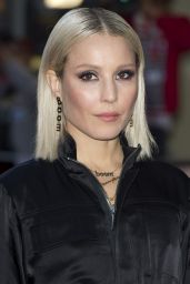 Noomi Rapace on Red Carpet - 