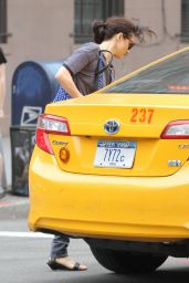 Rachel Weisz in jeans - Hailing a Taxi Cab in New York City, Sept. 2014