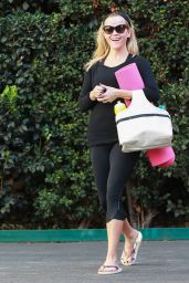 Reese Witherspoon Booty in Tights - Going to Yoga Class in Brentwood, Oct. 2014