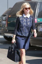 Reese Witherspoon Gets Her Hair Done in Beverly Hills - October 2014