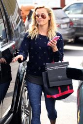 Reese Witherspoon Shopping in Brentwood - October 2014 • CelebMafia