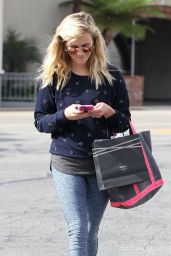 Reese Witherspoon Shopping in Brentwood - October 2014