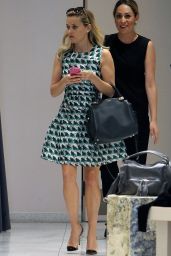 Reese Witherspoon Style - Out Shopping in Los Angeles - October 2014 