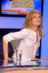 Rene Russo Arriving to Appear on Good Morning America in New York City - October 2014