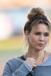 Renee Zellweger in Leggings - Out in Mississippi Over the Weekend - October 2014