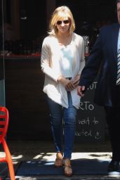 Sarah Michelle Gellar Street Style - Out in Sydney, October 2014