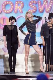 Taylor Swift Performs in concert at 