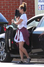 Vanessa Hudgens Arriving at an Acupuncture Clinic in Los Angeles, Sept. 2014