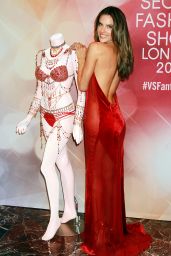 Adriana Lima & Alessandra Ambrosio - VS Dream Angels Fantasy Bra debut Las Vegas