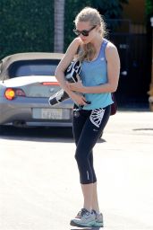 Amanda Seyfried in Leggings - Leaving the gym in Beverly Hills - Nov. 2014