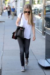 Amanda Seyfried Street Style - Out in Beverly Hills - November 2014