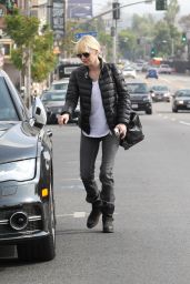 Anna Faris Street Style - Out in Los Angeles, November 2014