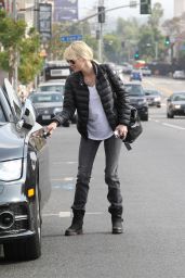 Anna Faris Street Style - Out in Los Angeles, November 2014
