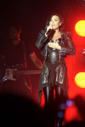 Demi Lovato Performs at Neon Lights World Tour in Dublin