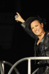 Demi Lovato - Performs in London at O2 Arena during Enrique Iglesias 