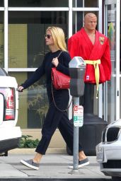 Gwyneth Paltrow Street Style - Heads to a Local Office - November 2014