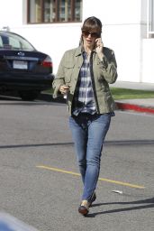 Jennifer Garner - Out in Santa Monica - October 2014