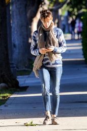 Jennifer Garner Street Style - Out in Los Angeles - Nov. 2014