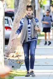Jennifer Garner Street Style - Out in Los Angeles - Nov. 2014