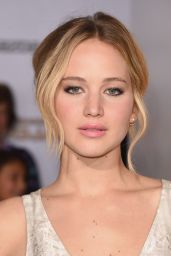 Jennifer Lawrence – ‘The Hunger Games: Mockingjay Part 1′ Premiere in Los Angeles