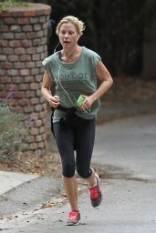Julie Bowen in Leggings - Out for a Jog in Los Angeles, Nov. 2014