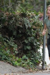 Julie Bowen in Leggings - Out for a Jog in Los Angeles, Nov. 2014