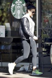 Kate Beckinsale Street Style - at Starbucks in Beverly Hills - November 2014
