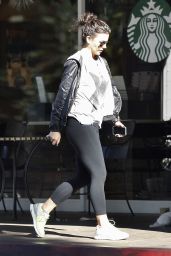 Kate Beckinsale Street Style - at Starbucks in Beverly Hills - November 2014