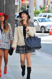 Kelly Brook in a Skirt Out Shopping in Los Angeles, November 2014