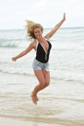 Kendra Wilkinsonin a Black swimsuit at a Beach in Queensland, Australia