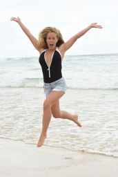 Kendra Wilkinsonin a Black swimsuit at a Beach in Queensland, Australia