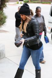 Khloe Kardashian in Tight Jeans - Topanga, November 2014