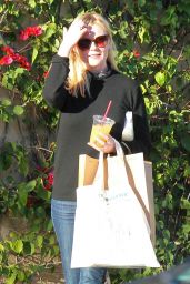 Kirsten Dunst Street Style - Shopping on Melrose in West Hollywood, November 2014
