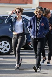 Kristen Stewart in Jeans - Out With Riley Keough and Friends in Santa Barbara, November 2014