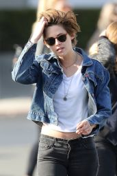 Kristen Stewart in Jeans - Out With Riley Keough and Friends in Santa Barbara, November 2014