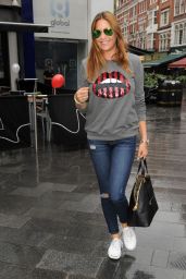 Lisa Snowdon in Ripped Jeans Arrives at the Capital FM Studios - September 2014