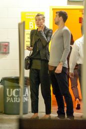 Maria Sharapova - Visiting the UCLA Medical Building in Los Angeles - november 2014