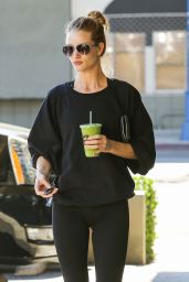 Rosie Huntington-Whiteley Booty in Tights at a Gym in Beverly Hills - November 2014
