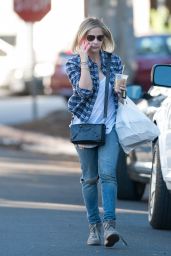 Sarah Michelle Gellar Street Style - Out in Los Angeles, November 2014